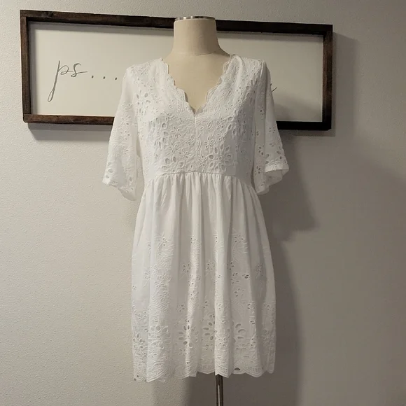 Elegant White Lace Dress